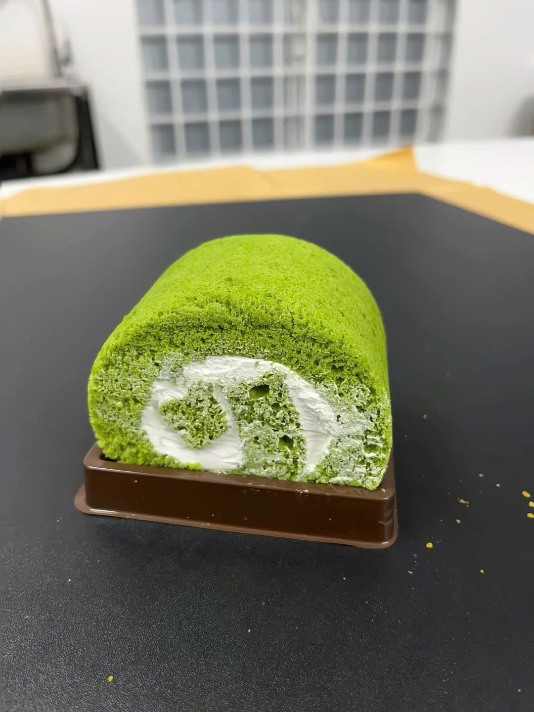 Bánh Bông Lan Cuộn Trà Xanh