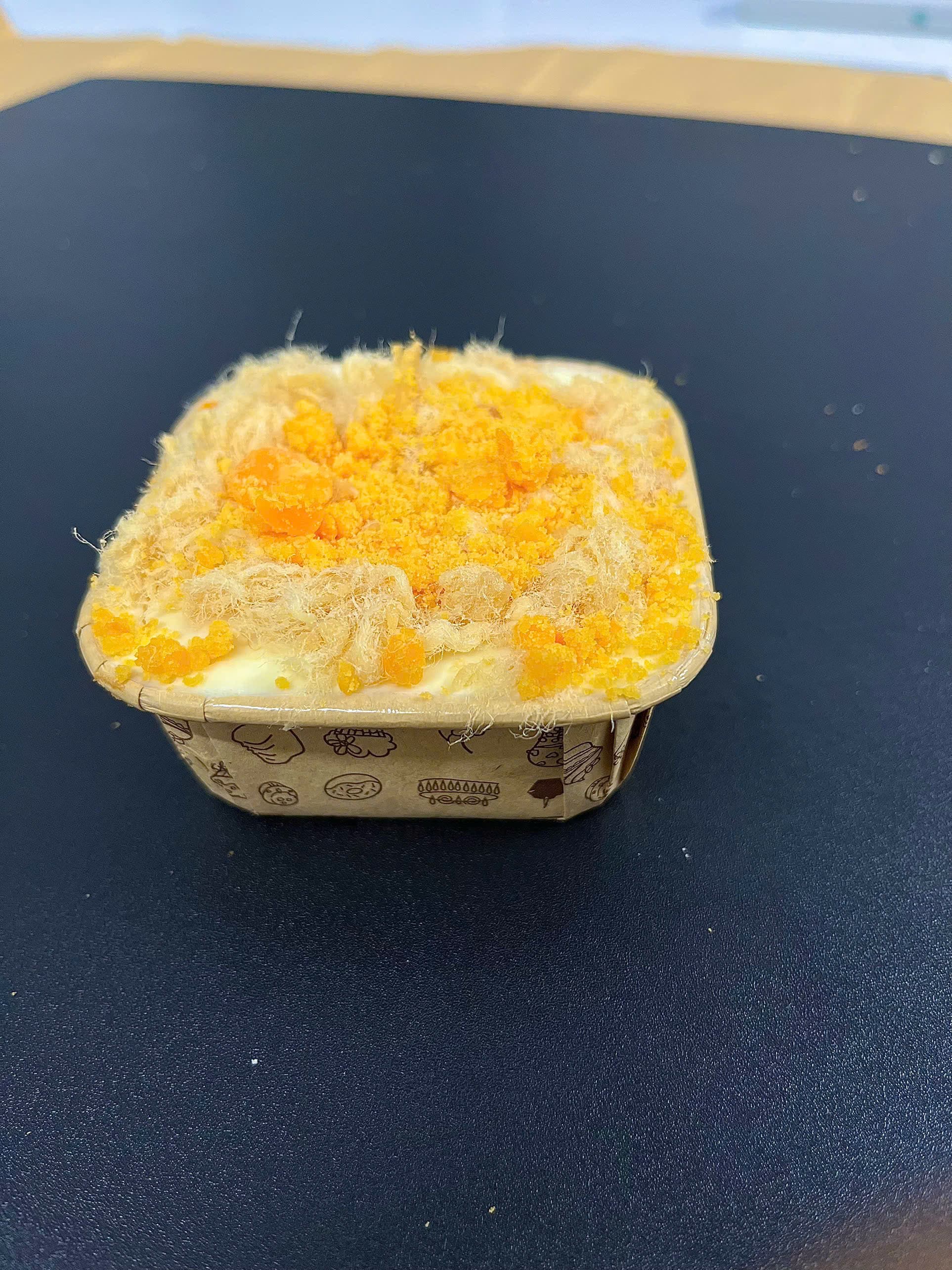 Bánh Bông Lan Trứng Muối